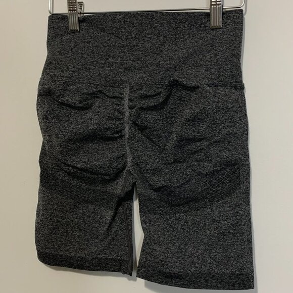 SEAMLESS HIGH STRETCH RUCHED SPORTS BRA SCRUNCH BUTT BIKER SHORTS | PLAIN GREY - Picture 4 of 7